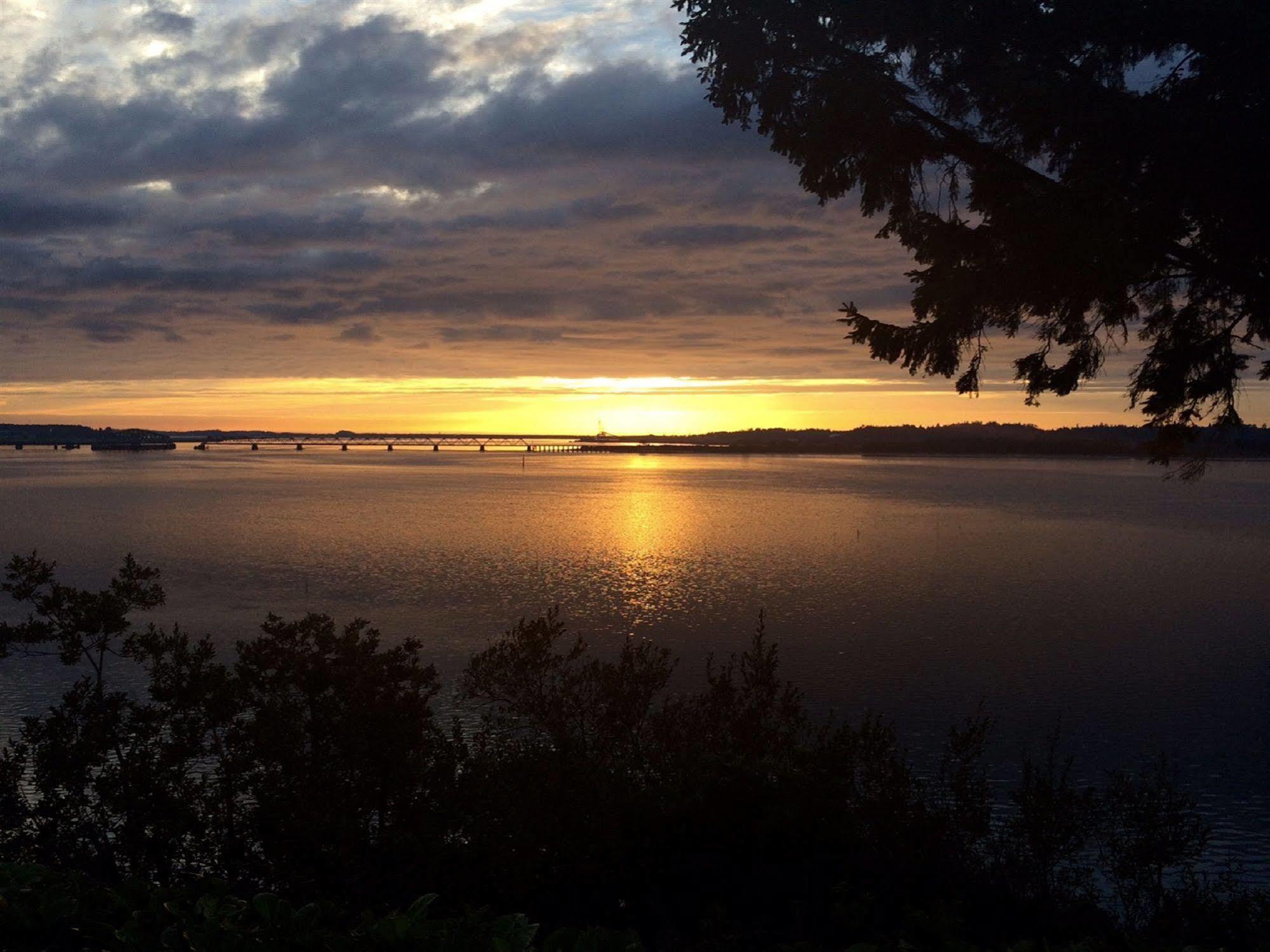 Bay Bridge Motel North Bend Εξωτερικό φωτογραφία